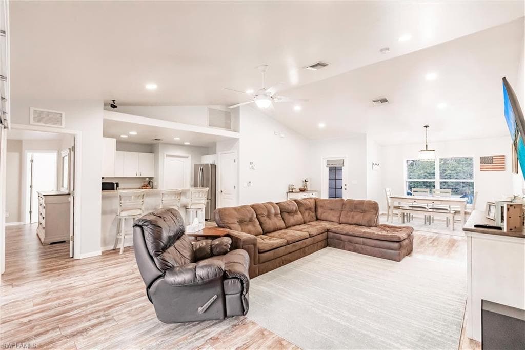 324 Parkdale BLVD-7