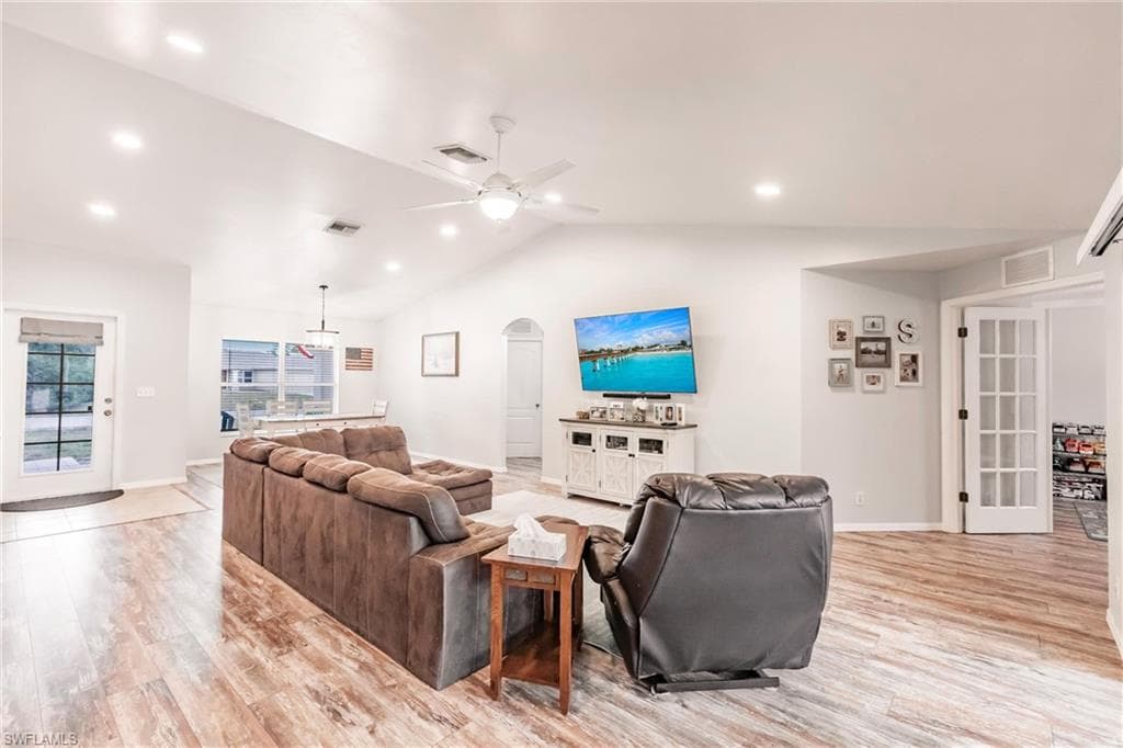 324 Parkdale BLVD-1
