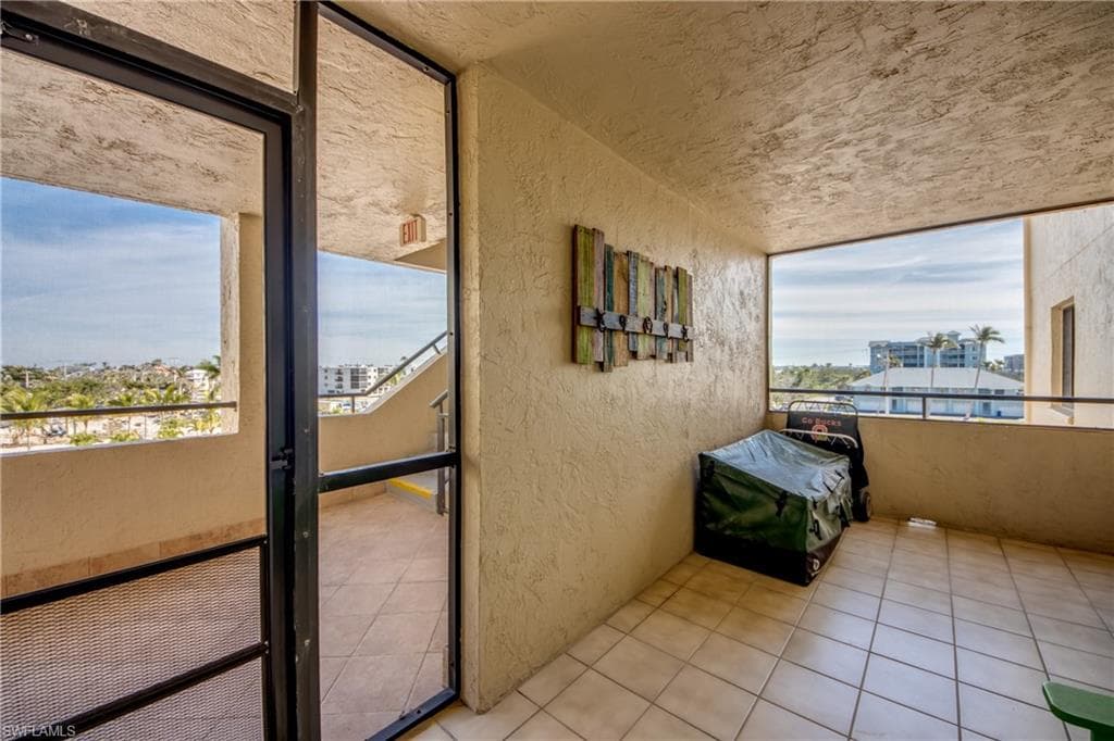 6662 Estero BLVD 411-6