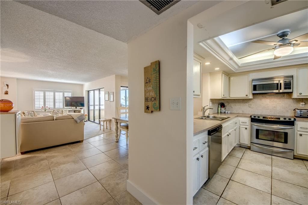 6662 Estero BLVD 411-9