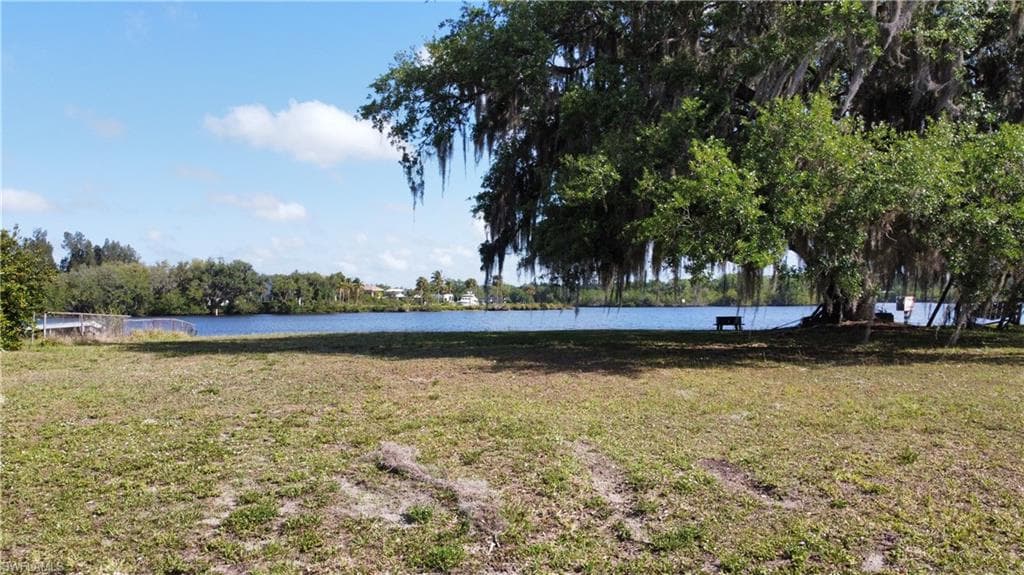1091 Labelle Vista DR-9