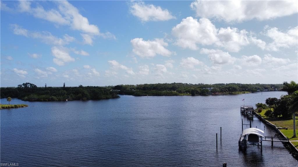 1091 Labelle Vista DR-8