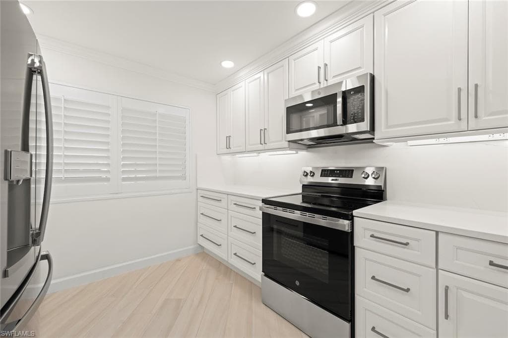200 Periwinkle WAY 111-8