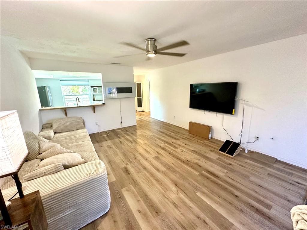 1521 SW 47th TER 201-6