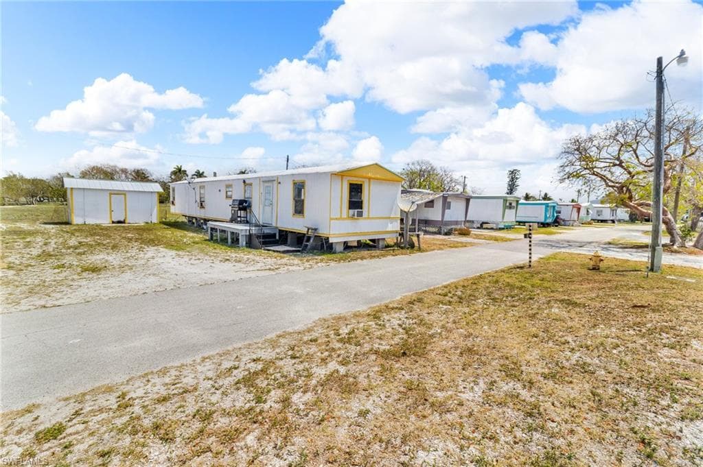 1165 Rewis DR-13