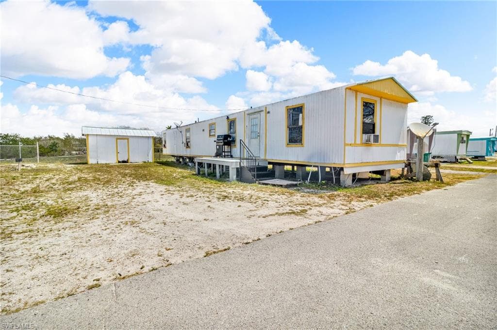 1165 Rewis DR-12
