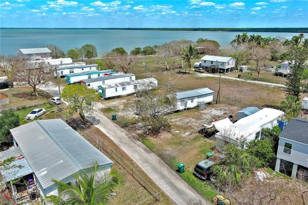 1165 Rewis DR-3