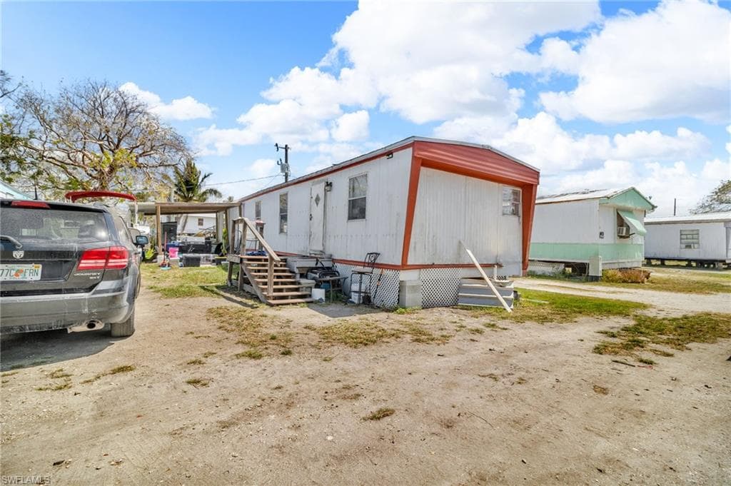 1165 Rewis DR-11