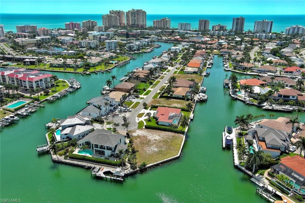 895 Banyan CT-2