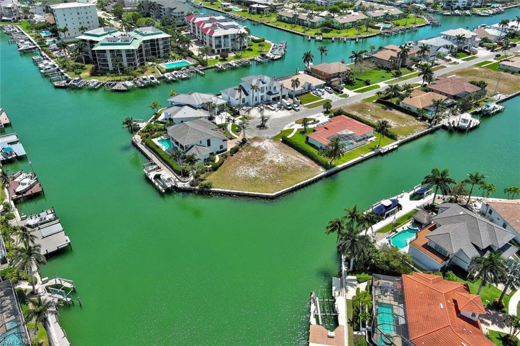 895 Banyan CT-17