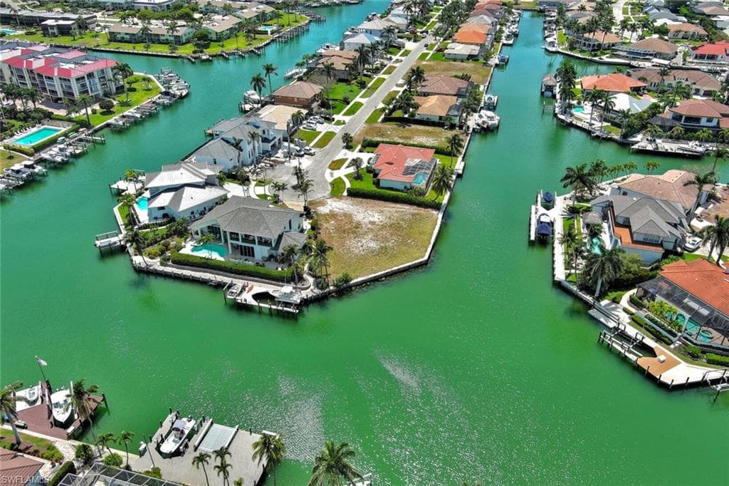 895 Banyan CT-16