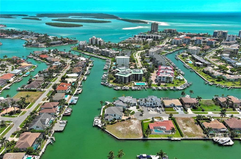 895 Banyan CT-1