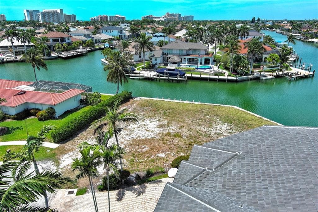 895 Banyan CT-10