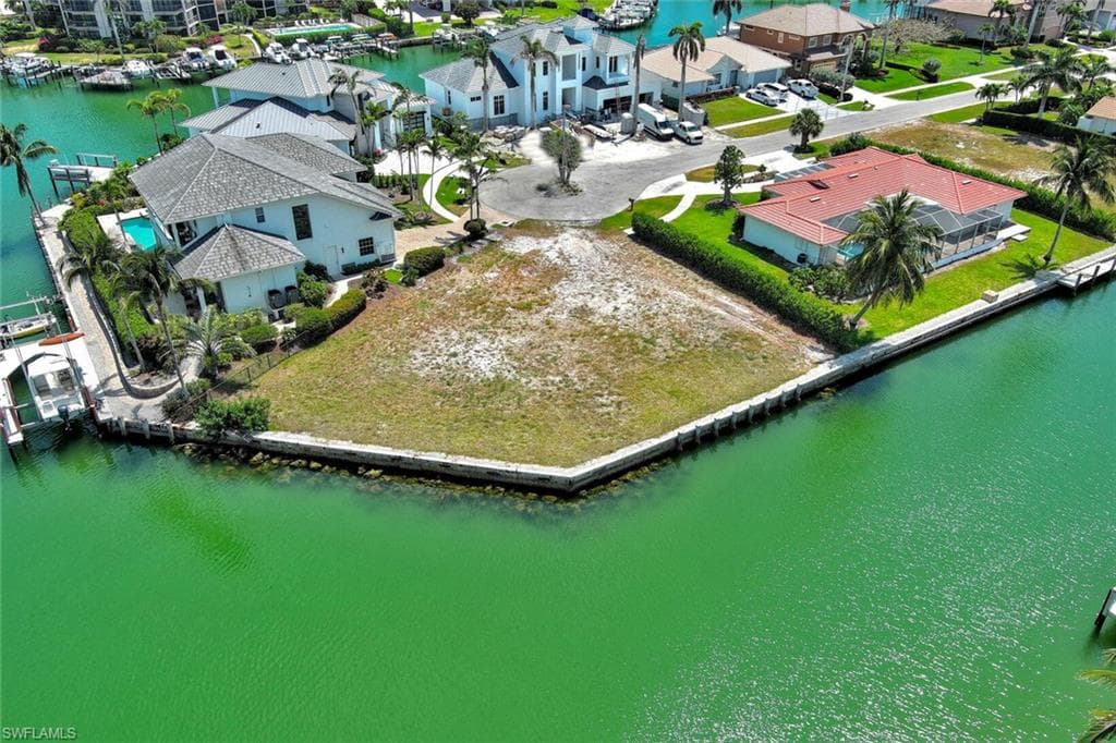 895 Banyan CT-18
