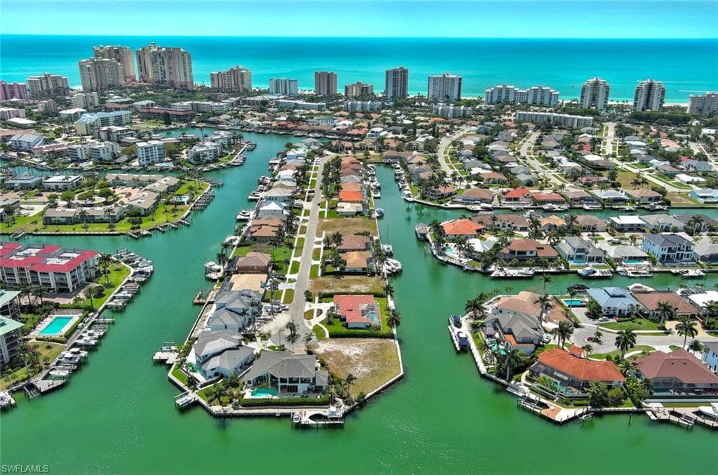 895 Banyan CT-15