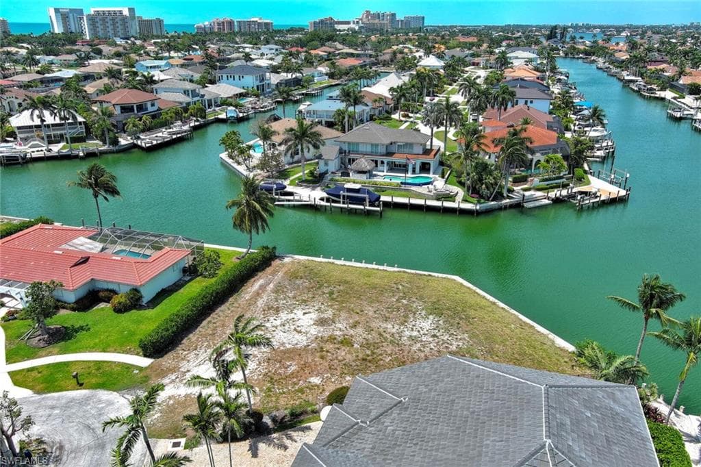895 Banyan CT-11