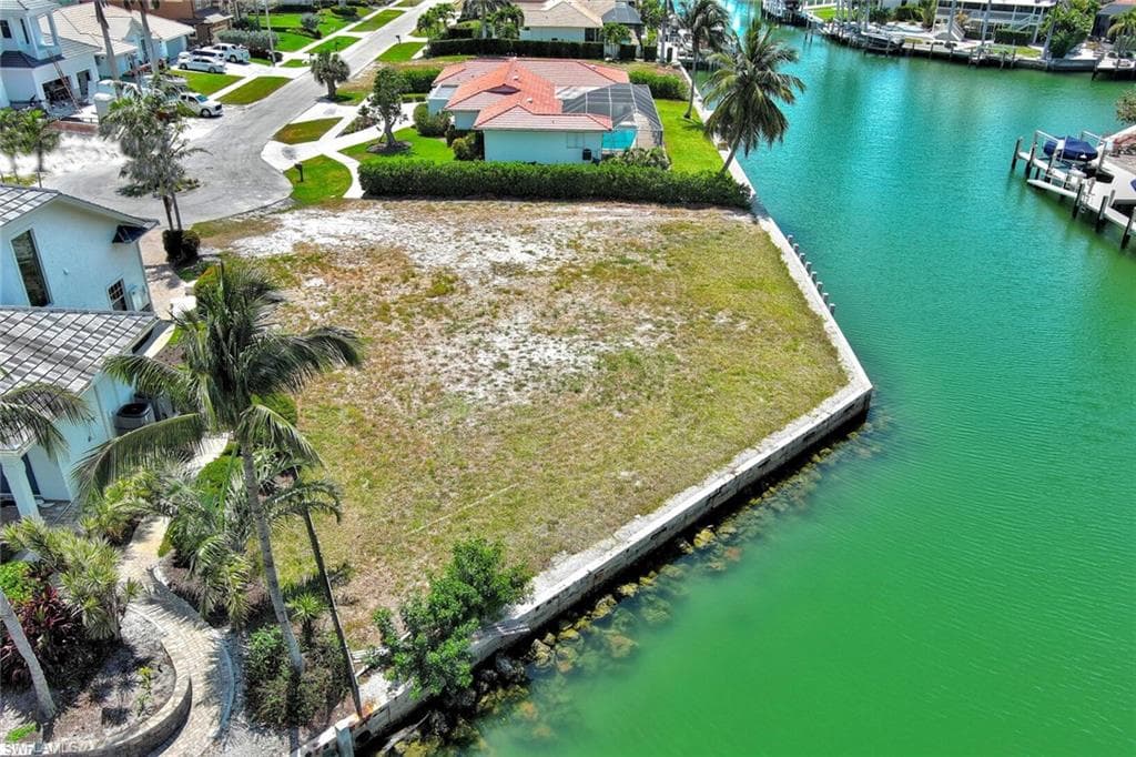 895 Banyan CT-19