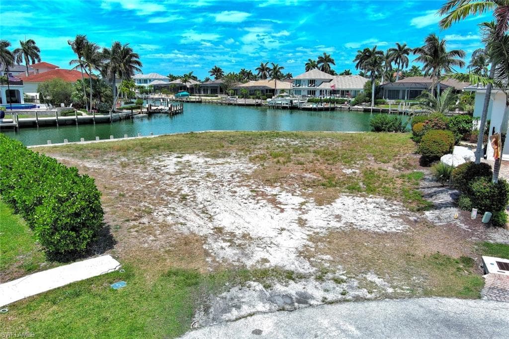 895 Banyan CT-8