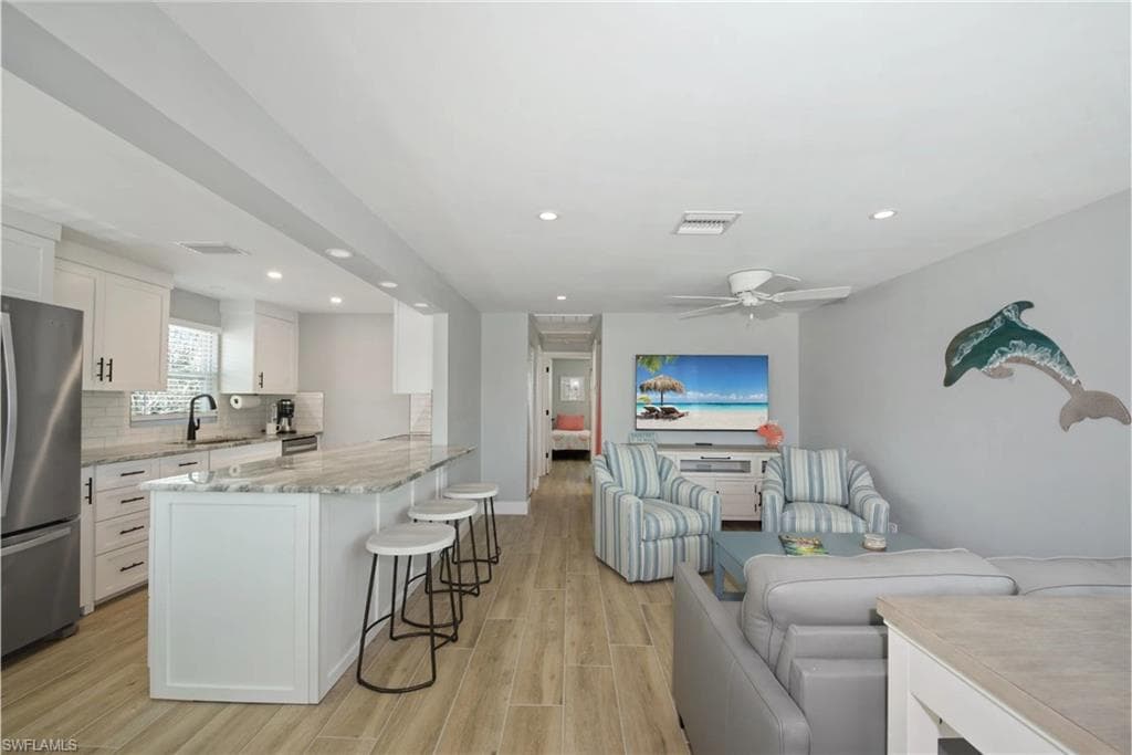 210 Dakota AVE-6