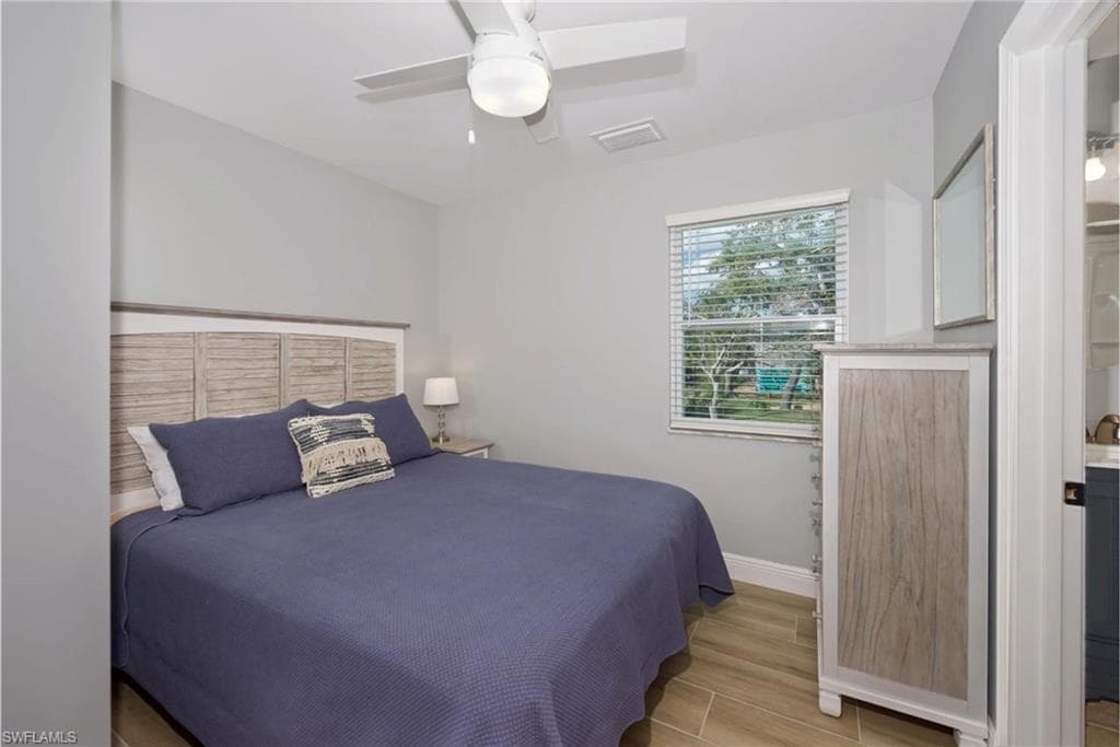 210 Dakota AVE-26