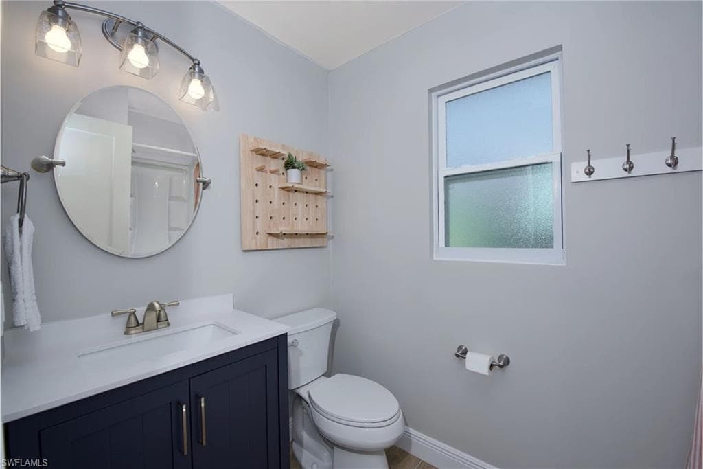 210 Dakota AVE-28