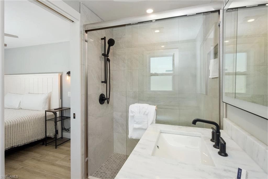 210 Dakota AVE-10