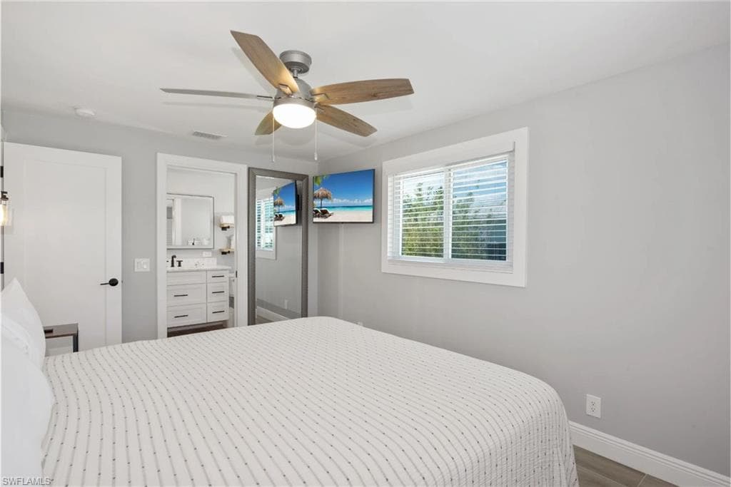 210 Dakota AVE-18