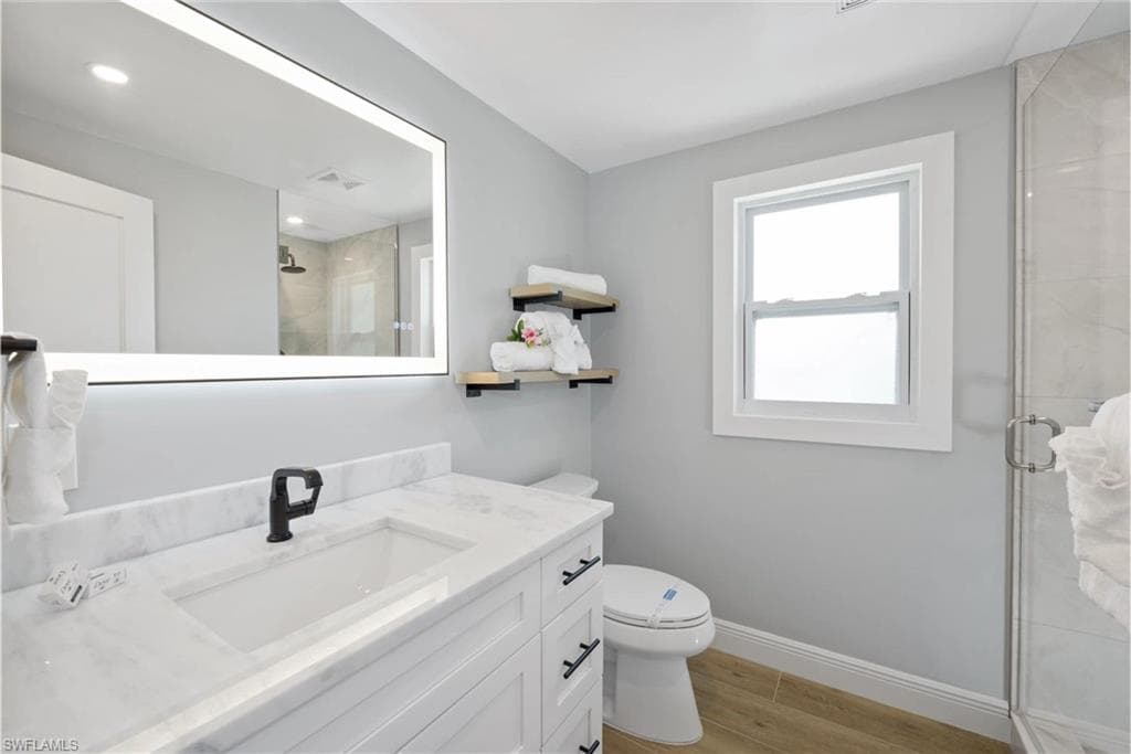 210 Dakota AVE-19