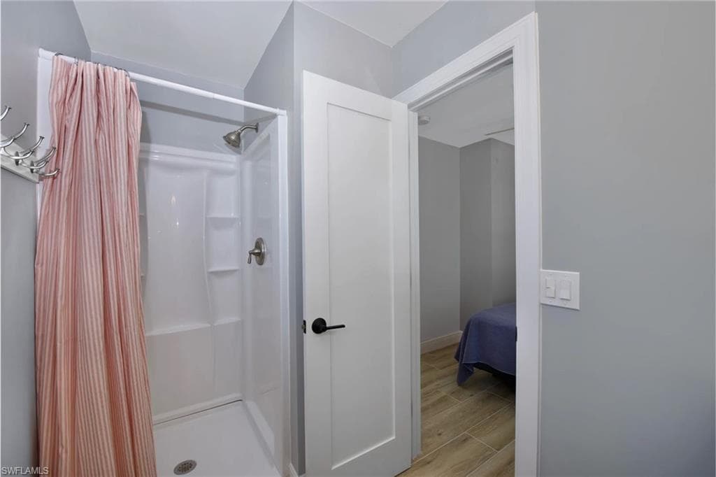 210 Dakota AVE-29