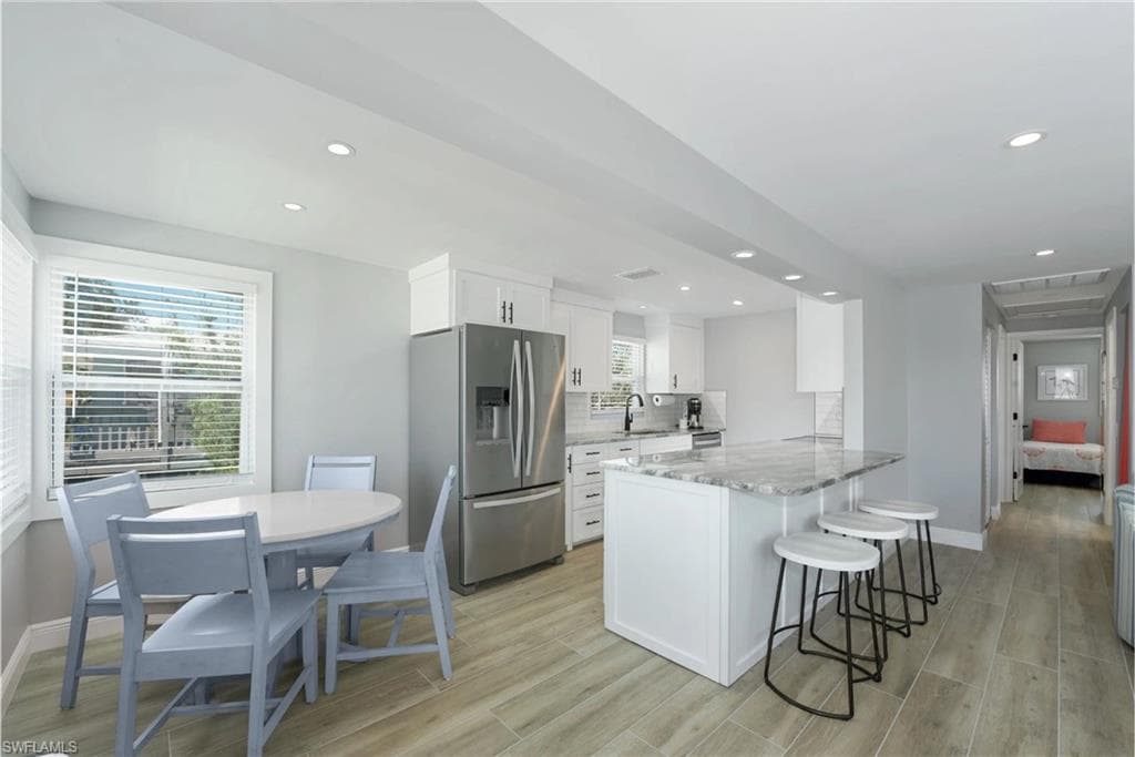 210 Dakota AVE-8