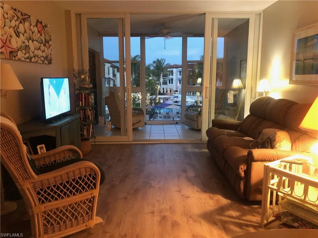 805 River Point DR 202C-4