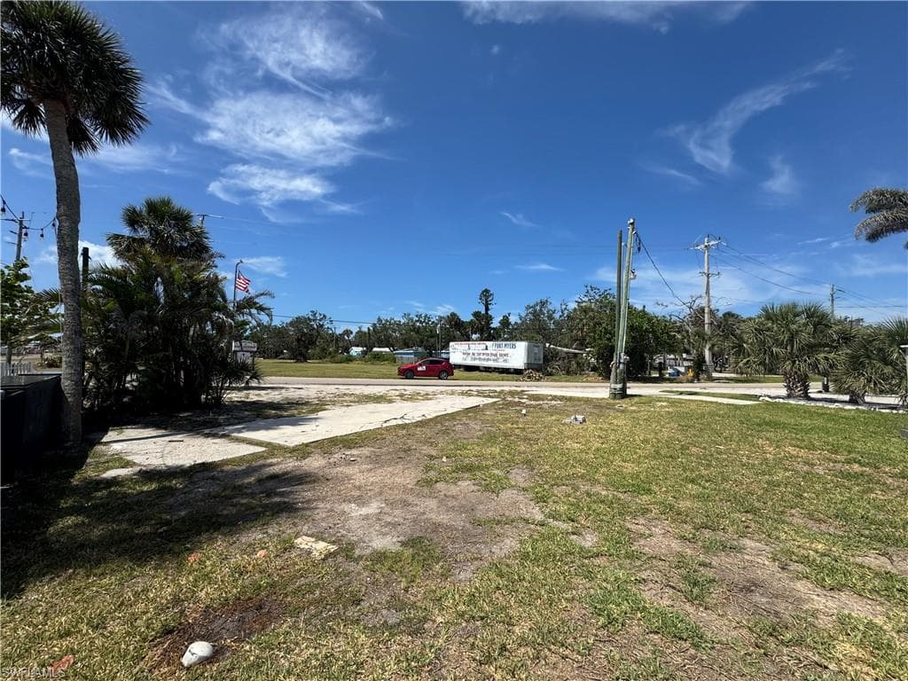 1599 Main ST-2
