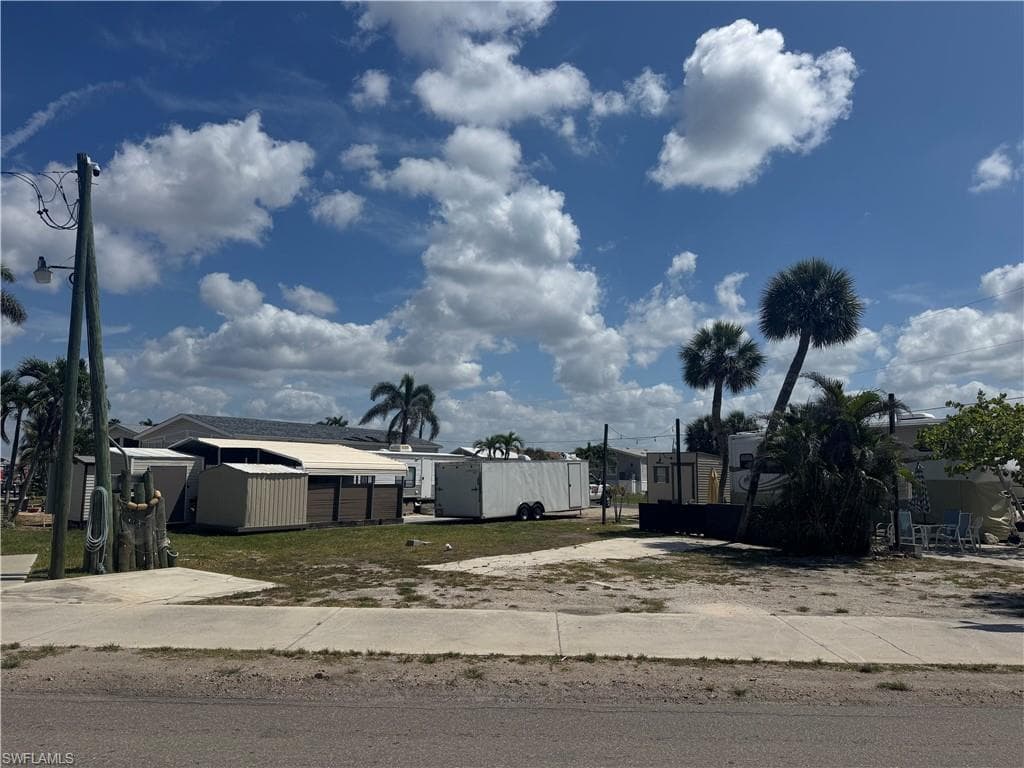 1599 Main ST-5