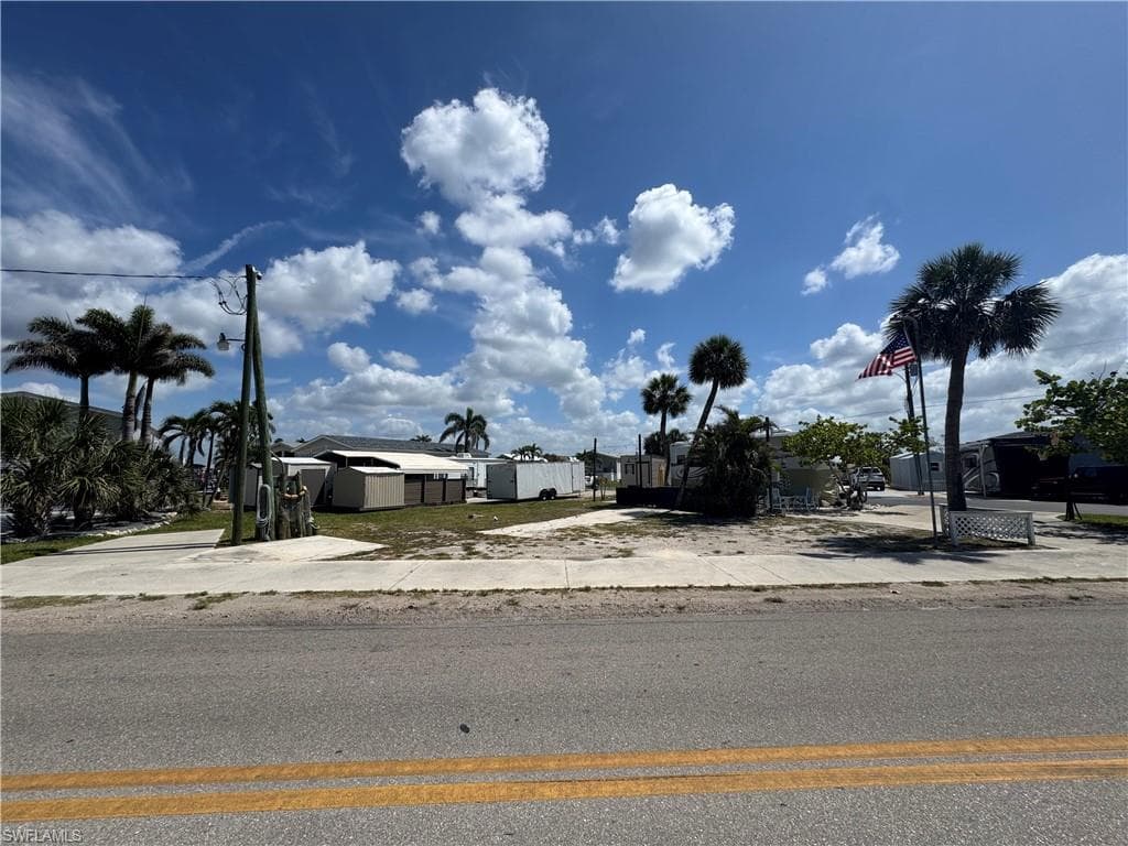 1599 Main ST-4