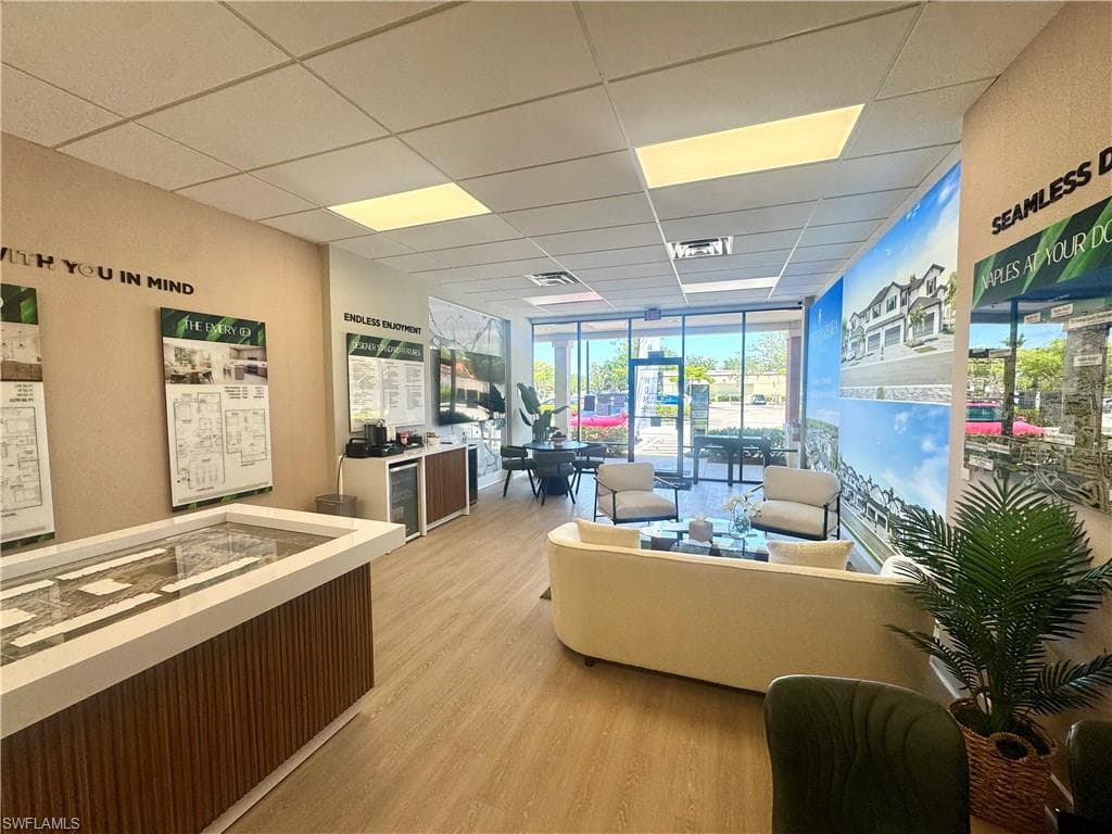 6085 Barbara CIR-26