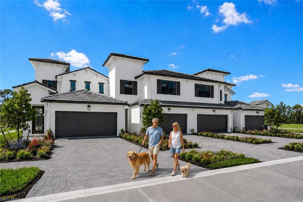 6085 Barbara CIR-1