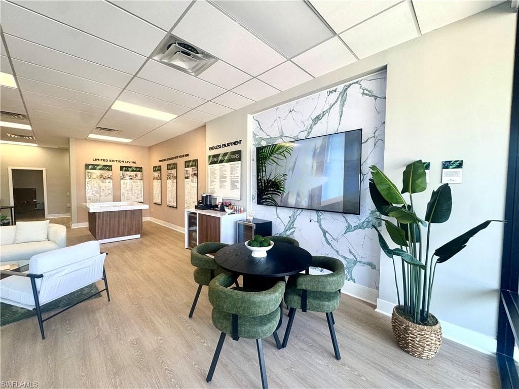 6085 Barbara CIR-29