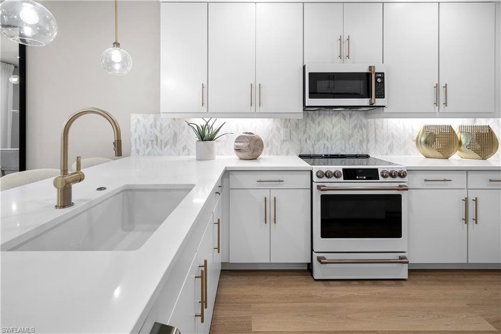 6088 Barbara CIR-17
