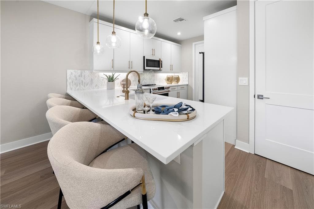 6088 Barbara CIR-16
