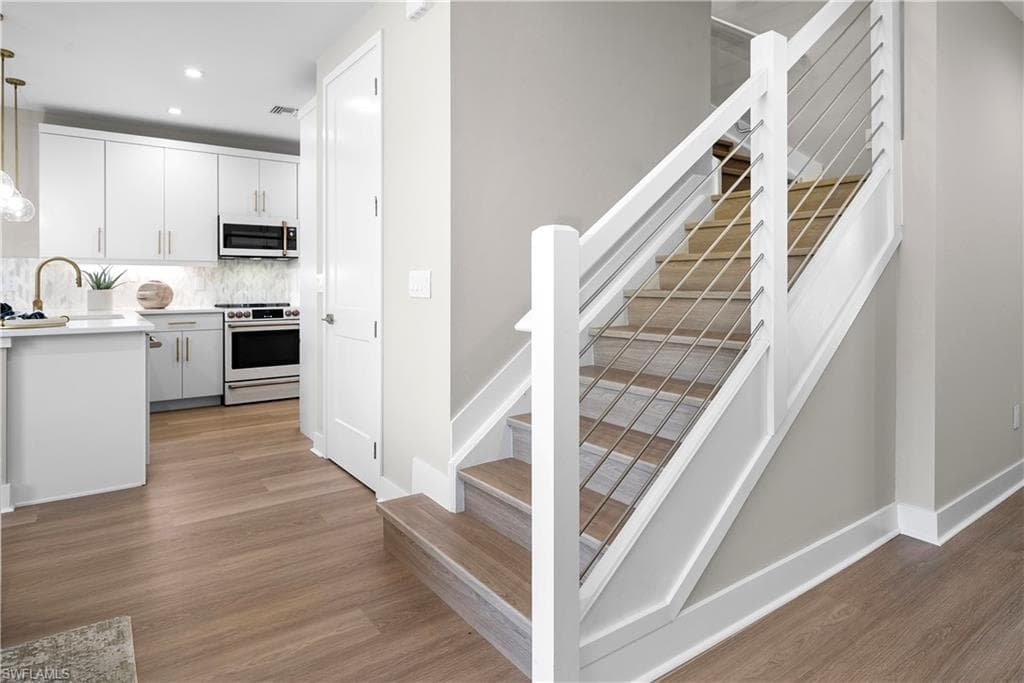 6088 Barbara CIR-12