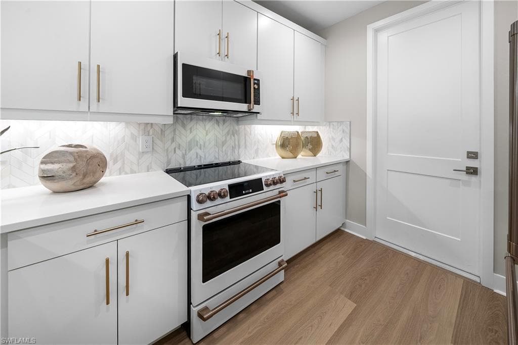 6088 Barbara CIR-18
