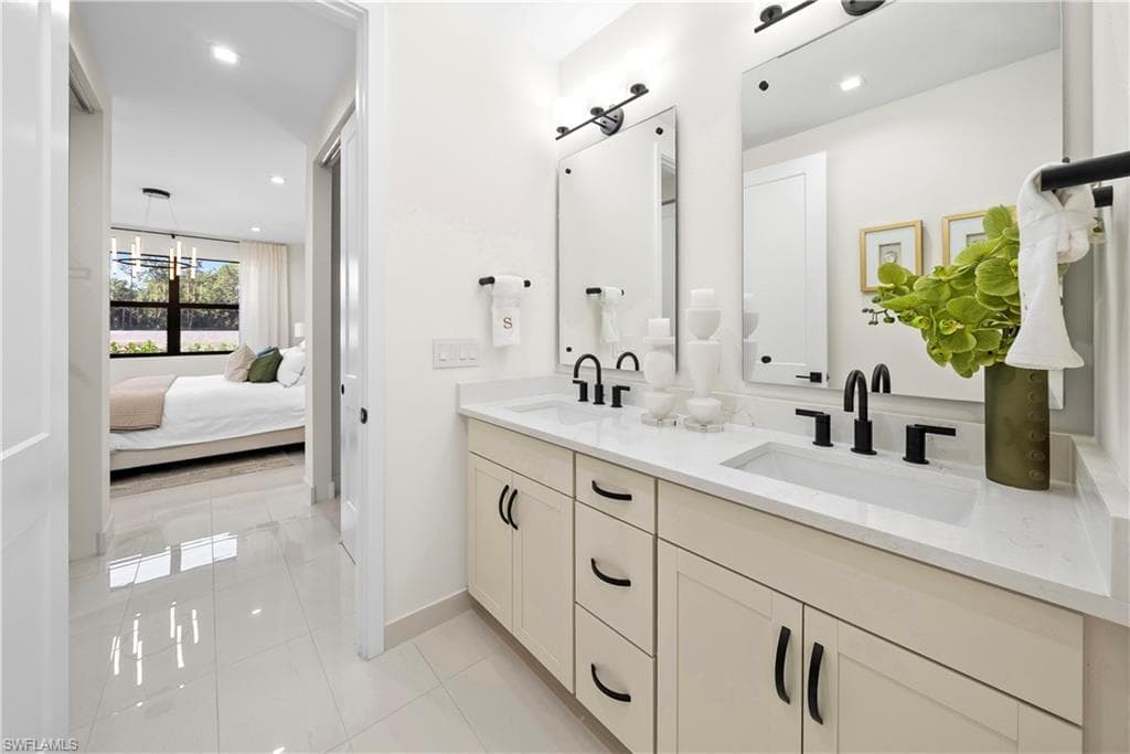 6092 Barbara CIR-23