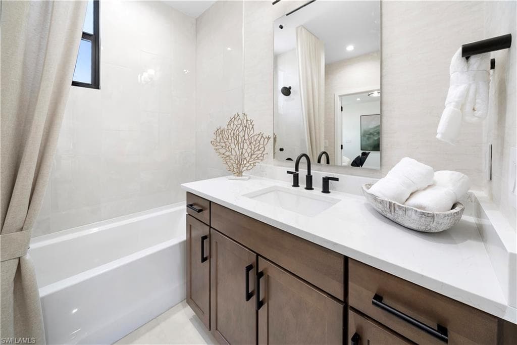 6092 Barbara CIR-29