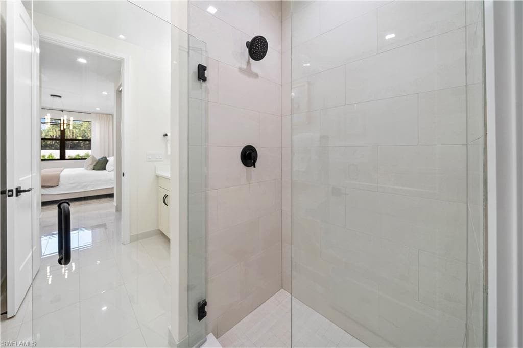6092 Barbara CIR-25