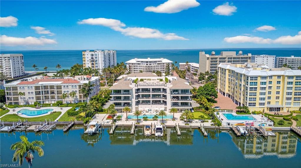 1820 Gulf Shore BLVD N 202-2