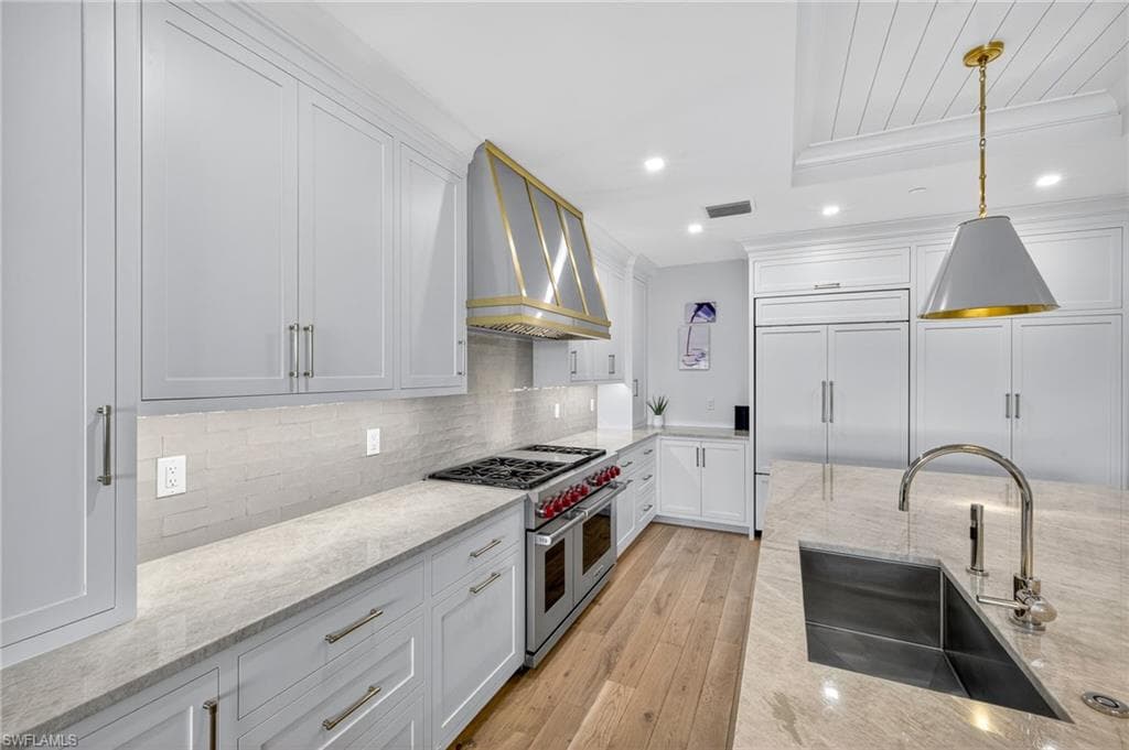 1820 Gulf Shore BLVD N 202-10