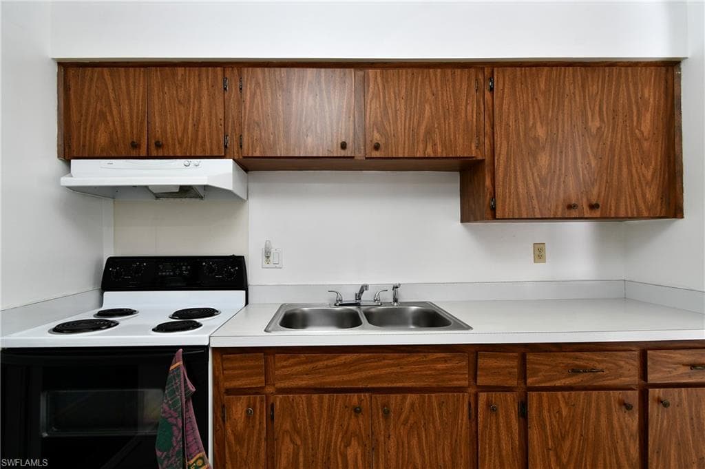 26 Pinewood BLVD-6