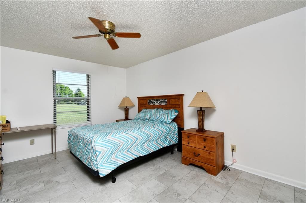 26 Pinewood BLVD-16