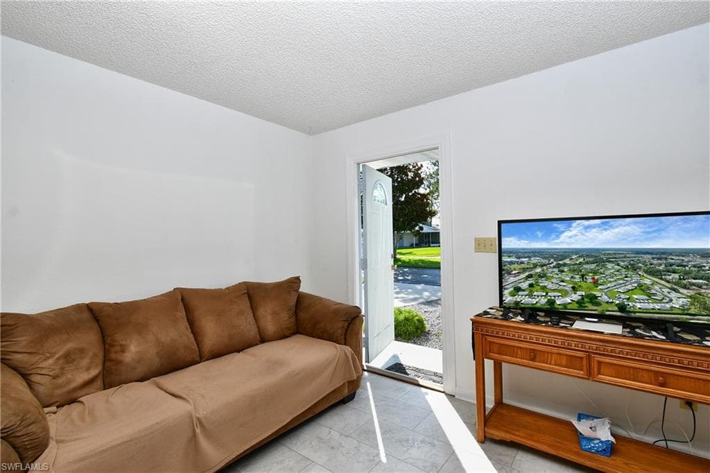 26 Pinewood BLVD-5
