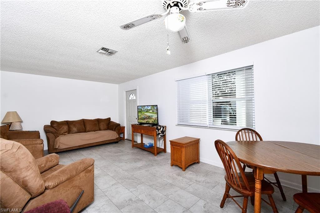 26 Pinewood BLVD-10